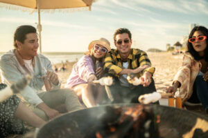 mit Freunden am Feuer